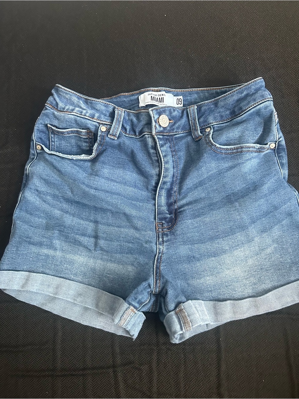 refuge Denim Roll-Cuff Jean Shorts - Blue SIZE 09